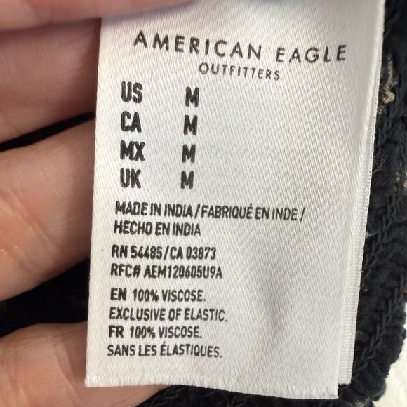 American Eagle Black Ditsy Floral Long Sleeve V Neck Smockec Crop Top Blouse MED - Picture 9 of 11